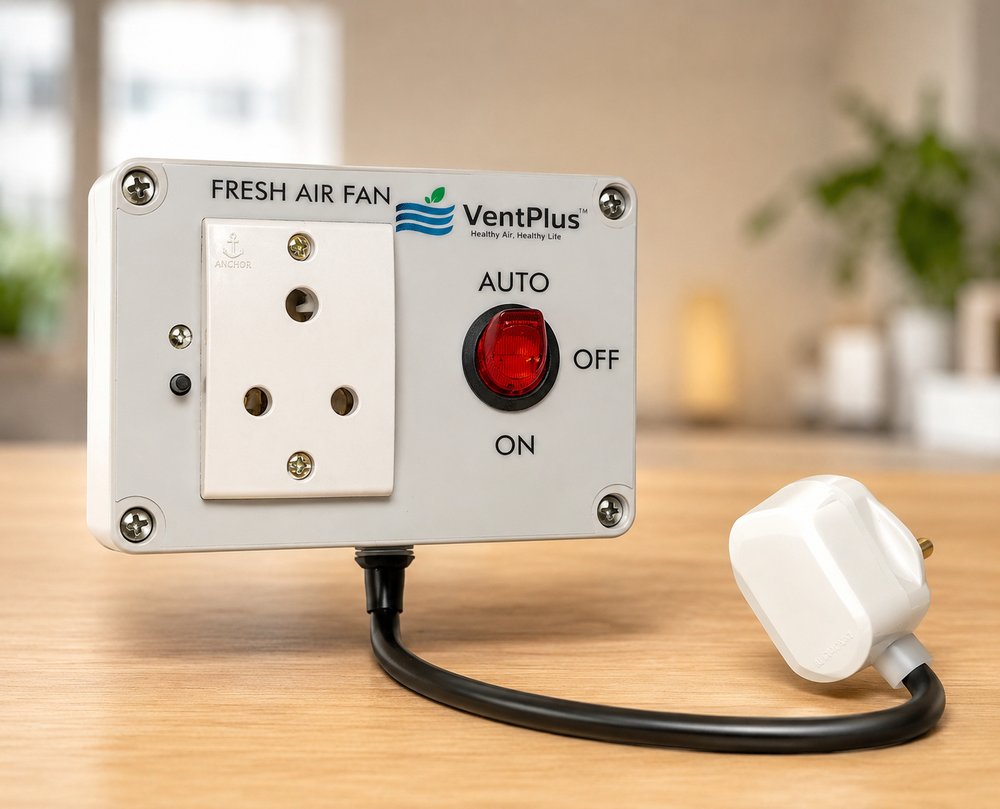 VentPlus remote Wi-Fi relay unit with 5 A 3-pin socket, Auto–Off–On switch, mains input cable and power plug